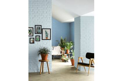 Un tinte azul en conjunción con un gris grafito da una tonalidad smoky que invita al relax