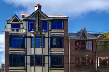Un típico cholet, ejemplo de la nueva arquitectura aymara en El Alto
