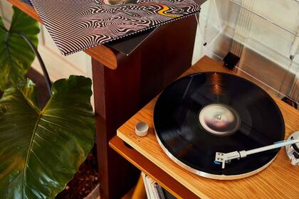 Un tocadiscos se convirtió en una cómoda