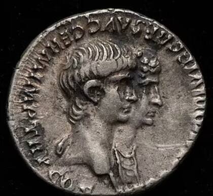 Un total de 1368 monedas se hallaron debajo de una parroquia en Inglaterra: se trata del tesoro más grande de la época romana en Britania