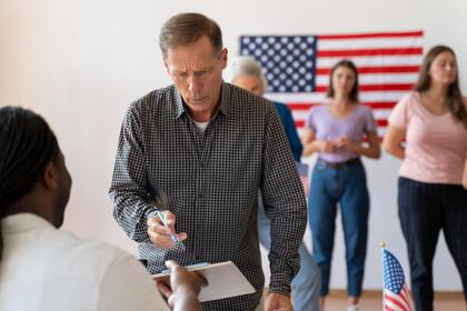 Un trabajador con horario de 9 a 18 horas tendría derecho al permiso, ya que solo dispondría de tres horas antes y después de su turno