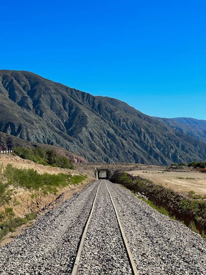 Un tramo del trazado Volcán -Tilcará por donde correrá el nuevo Tren Solar de la Quebrada