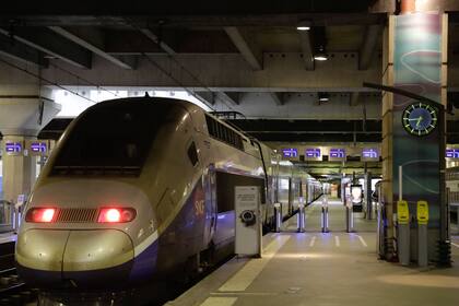 Un tren de alta velocidad (TGV) la estación de trenes de Montparnasse  (Archivo)