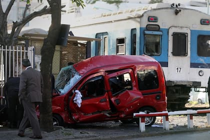 Un tren de la línea Sarmiento arrolló a una camioneta a la altura de Floresta