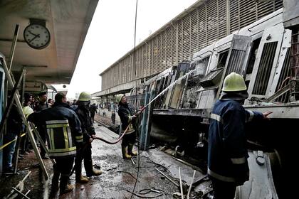 Un tren se estrelló contra una barrera dentro de la estación causando una explosión del tanque de combustible y provocando un enorme incendio, hay al menos 20 muertos
