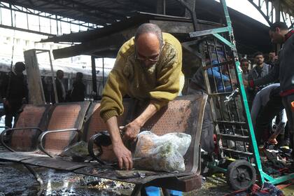 Un tren se estrelló contra una barrera dentro de la estación causando una explosión del tanque de combustible y provocando un enorme incendio, hay al menos 20 muertos