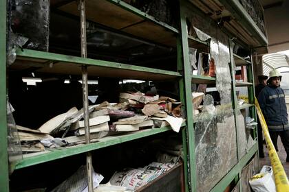 Una librería que fue alcanzada por el fuego y su pérdida es total