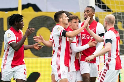Lassina Troaré marcó cinco goles y dio tres asistencia en la goleada histórica del Ajax 