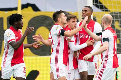 Lassina Troaré marcó cinco goles y dio tres asistencia en la goleada histórica del Ajax