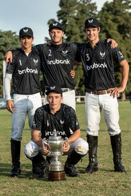 Un trofeo en el presente y mucho futuro en esos cuatro jugadores; Britos, Bigatti y Zubía compartirán La Ensenada en la Triple Corona 2021, en la que debutarán este martes frente al propio Castagnola, de La Natividad, por el Abierto de Tortugas.