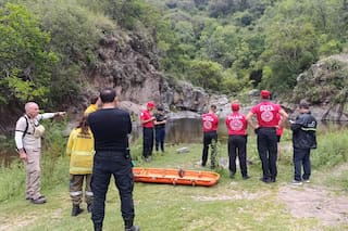 Un joven se fue de vacaciones a Córdoba con su hermana, se metió en una cascada y murió