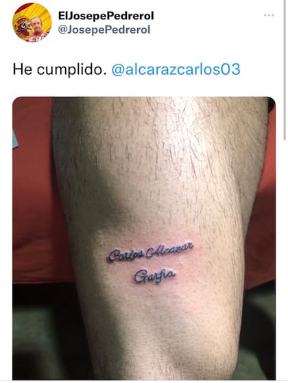 Un usuario de Twitter se tatuó mal el nombre del tenista español Carlos Alcaraz.