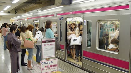 Un vagón de subte exclusivo para mujeres en la ciudad deTokio
