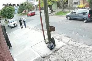 A plena luz del día: en 20 segundos, y a mano armada, un delincuente le robó el vehículo a un vecino en Loma Hermosa