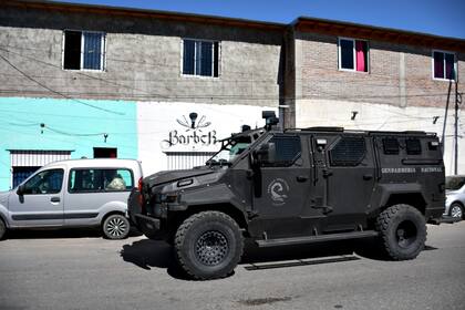 Un vehículo blindado de los comandos de la Gendarmería fue utilizado esta semana para allanar casas de Los Monos