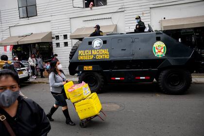 Un blindado recorre las inmediaciones del Congreso
