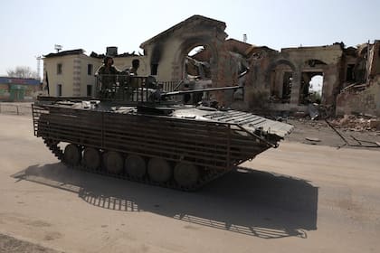 Un vehículo de infantería ucraniano, en Kostyantynivka, región de  Donetsk. (Anatolii STEPANOV / AFP)