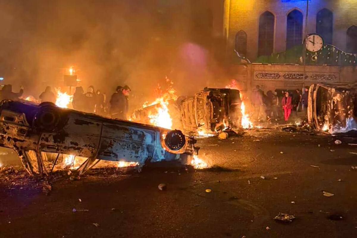Os protestos no Irão espalharam-se por mais de 100 cidades, o regime está a redobrar a repressão e Trump está a emitir outro aviso. Os protestos no Irão espalharam-se por mais de 100 cidades, o regime está a redobrar a repressão e Trump está a emitir outro aviso.