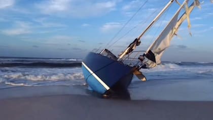 Un velero apareció en las costas de Pensacola Beach, en Florida