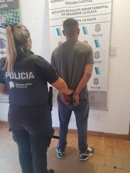 Un vendedor ambulante golpeó a un joven que se negó a comprarle en el centro de La Plata