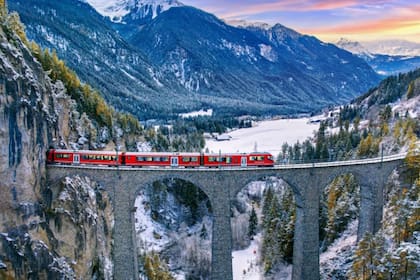 Un viaje panorámico entre glaciares, lagos y cumbres alpinas reconocidos por la UNESCO