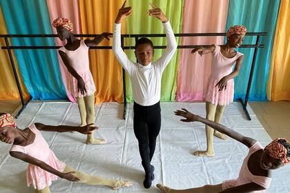 Un video de un niño bailando ballet se volvió viral en las redes sociales y consiguió una beca