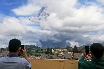 Hoy la zona se encuentra en estado de alerta, dijo un centro local de vulcanología