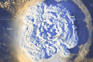 Un tsunami golpea Tonga tras una gigantesca erupción volcánica en el Pacífico