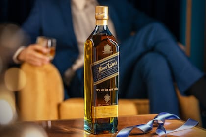 Un whisky Johnnie Walker es el regalo ideal para los amantes de la bebida en estas fiestas.