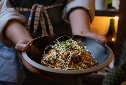 Un wok tibio también es una buena opción de plato de verano.