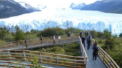 Una 1500 personas visitan el glaciar a diario