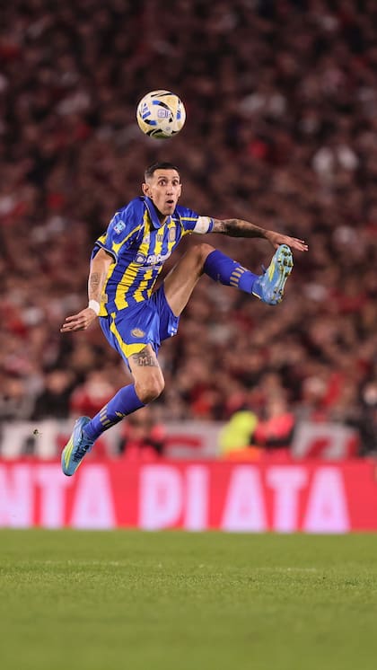 Una acrobática acción de Di María