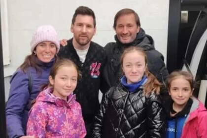 Una adolescente de 15 años y su familia consiguió una foto con Lionel Messi