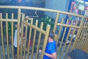 Un adolescente invitó a su exnovia a la casa de un amigo y la violaron entre cinco personas