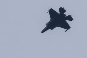 Israel lanza una “extensa oleada” de ataques aéreos contra un país vecino y reaviva el temor a una escalada regional