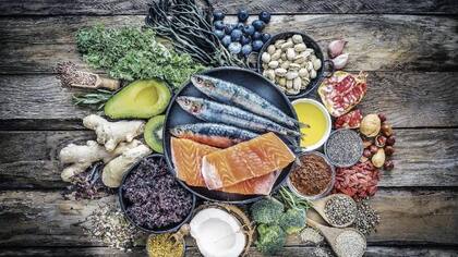 Una alimentación equilibrada, rica en nutrientes y acompañada de una hidratación constante, es fundamental para optimizar el rendimiento y prevenir lesiones, asegura Ángel Simeoni