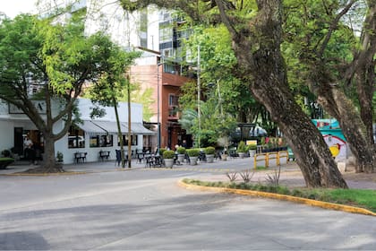 Una alternativa para comer son los restaurantes sobre la calle Yrigoyen y sus inmediaciones.