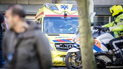 Una ambulancia trasladó a Praljak a un hospital, pero el criminal murió