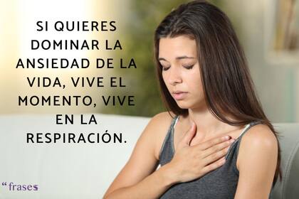"Una ansiedad muy alta nos puede perjudicar muchísimo en nuestra vida diaria, ya que puede llegar a inhibirnos de hacer las cosas que necesitamos hacer o también puede que las hagamos, pero sufriendo una gran cantidad de angustia, de sensaciones físicas y pensamientos absolutistas, generalizados y catastróficos".
