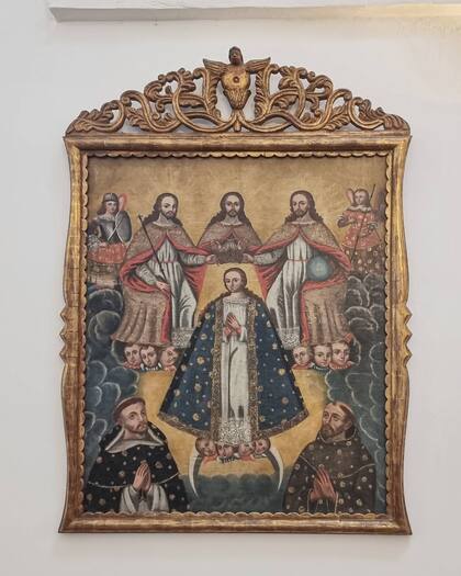 Una antigua pintura de la escuela cuzqueña con motivos religiosos.