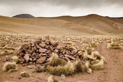 Una apacheta en la Puna