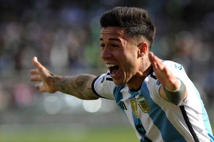 Una apertura a todo lujo: Enzo Fernández celebra el primer tanto de la Argentina en la victoria 3-0 ante Bolivia, por las Eliminatorias para el Mundial 2026