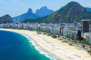 Una argentina denunció que la estafaron en Brasil: pagó $6 millones por un choclo en la playa