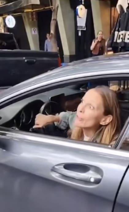 Una argentina se volvió viral en México tras utilizar insultos racistas contra la Policía local.