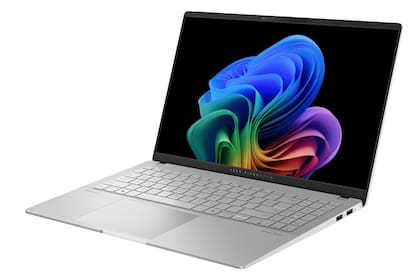 Una Asus Vivobook S 15; usa Windows 11 pero tiene un chip Qualcomm Snadpragon X Elite, similar al que usan los celulares de última generación
