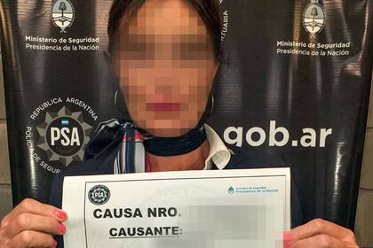 Una azafata procesada por intento de contrabando de oro