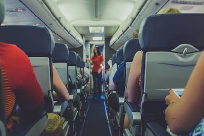 Una azafata reveló qué tipo de pasajero sos según el calzado que uses en el avión