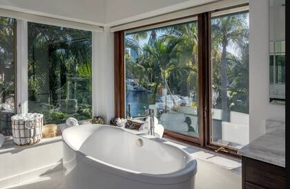 Una bañadera de hidromasaje en la casa que perteneció a Joe Jonas y Sophie Turner