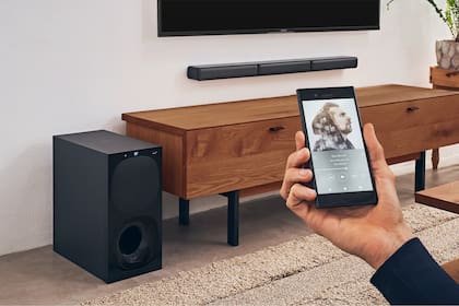 Una barra de sonido Sony HT-S40R; como otras de su tipo, permite reproducir música sin usar la pantalla