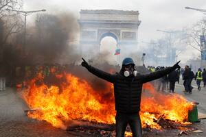 Saqueos e incidentes: vuelve la violencia a París con los chalecos amarillos